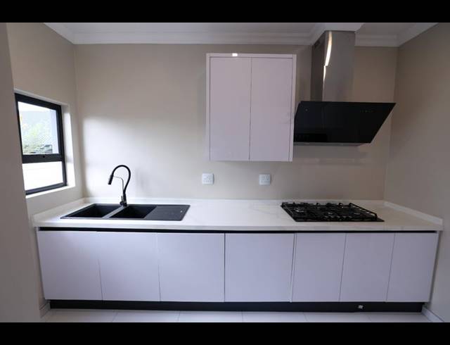 6 BEDROOM HOUSE FOR SALE IN SIX FOUNTAINS RESIDENTIAL ESTATE